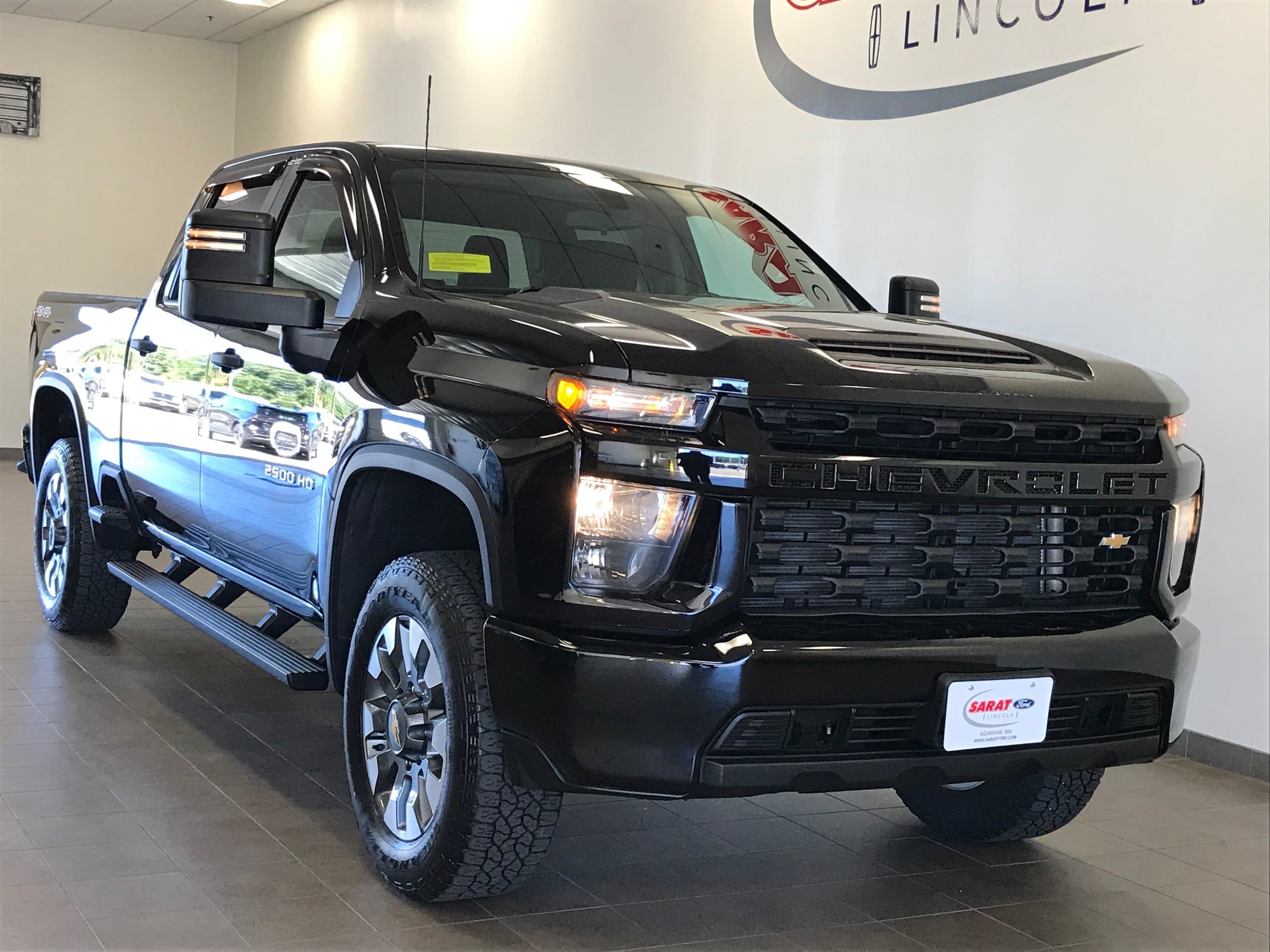 Used 2022 Chevrolet Silverado 2500 Custom w/ Custom Convenience Package AWD/4WD image 2