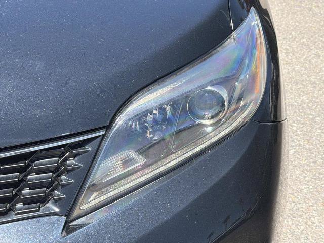 Used 2018 Toyota Sienna SE Premium w/ Carpet Mat Package FWD image 10
