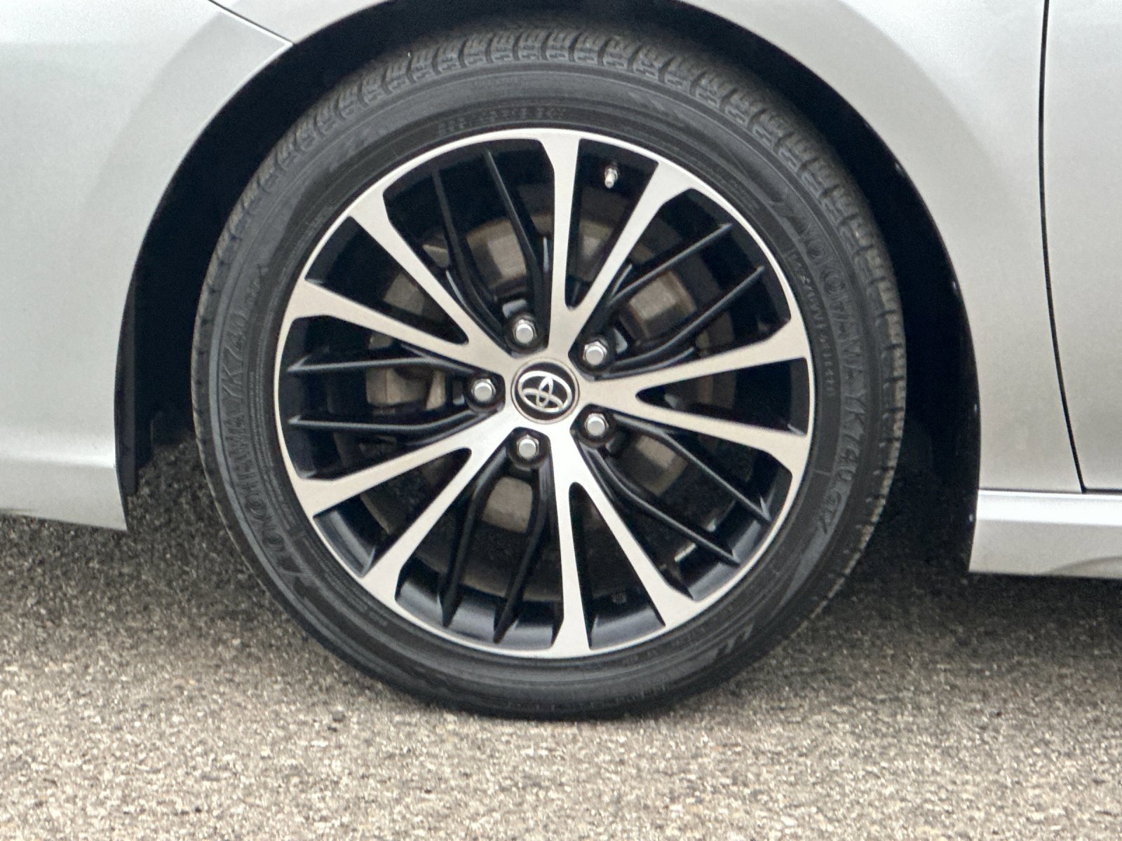 Used 2018 Toyota Camry image 24