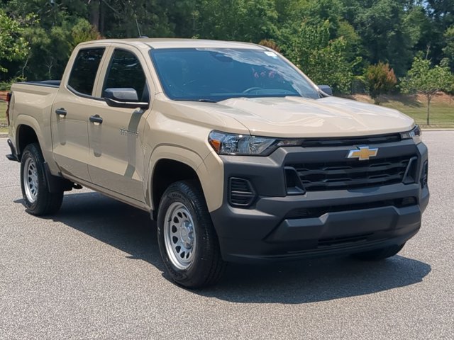 Used 2023 Chevrolet Colorado W/T RWD image 2