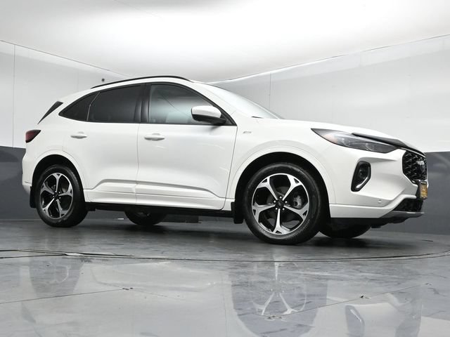 Certified 2023 Ford Escape ST-Line Elite w/ Class II Trailer Tow Package AWD/4WD image 38