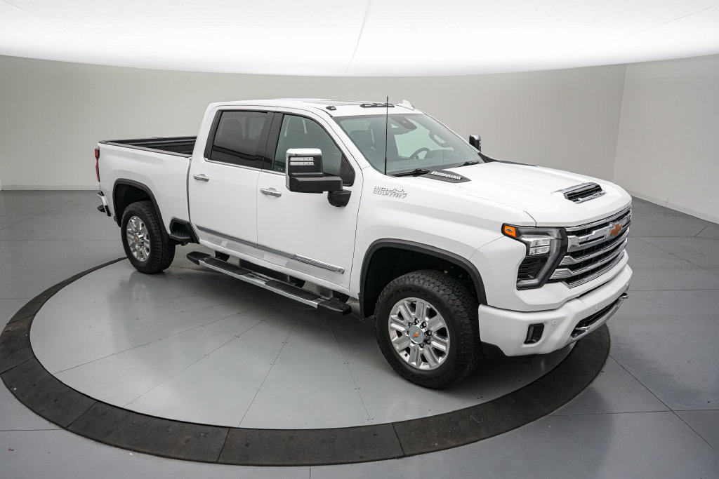 Used 2024 Chevrolet Silverado 2500 High Country w/ Technology Package AWD/4WD image 2