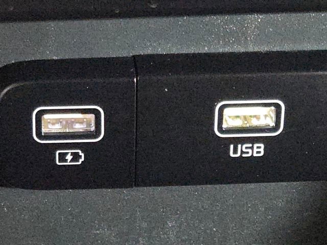 Used 2022 Kia Carnival LX image 35