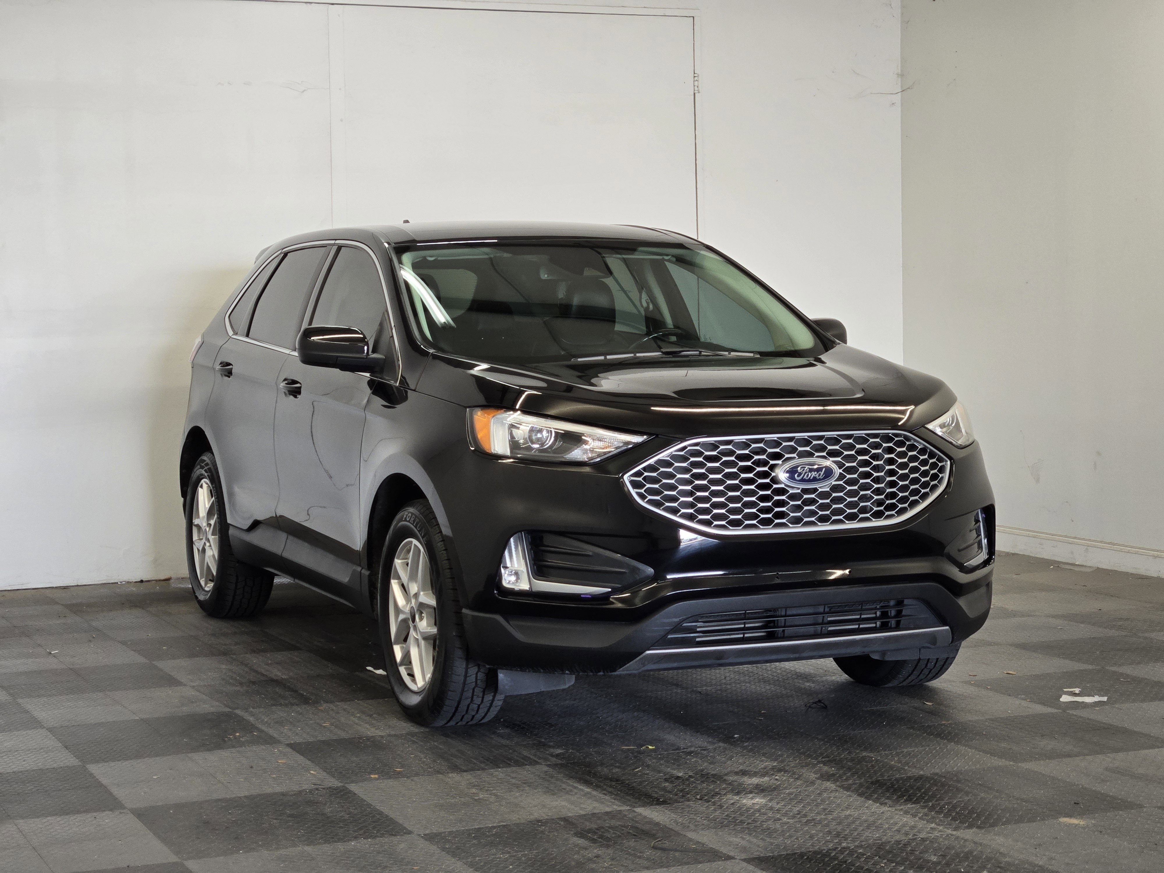 Certified 2023 Ford Edge SEL w/ Convenience Package AWD/4WD image 2