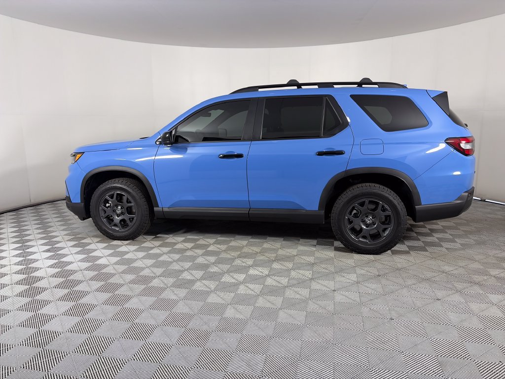 Used 2025 Honda Pilot TrailSport image 4