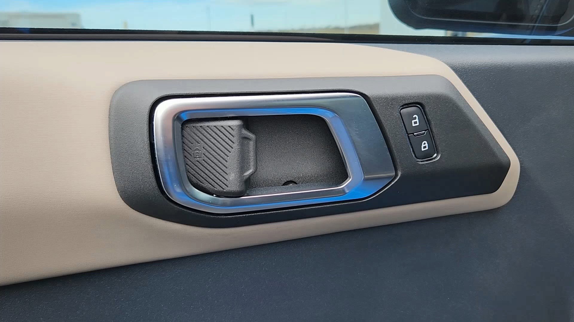 Certified 2024 Ford Bronco Wildtrak image 8