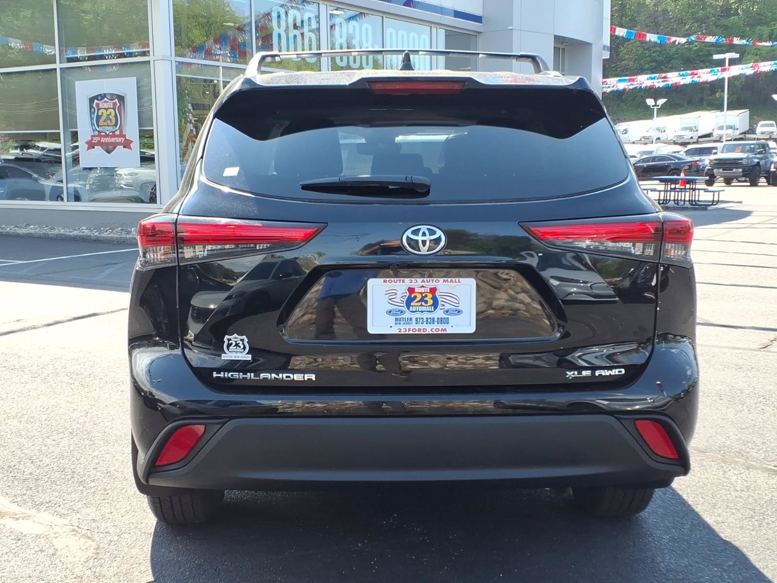 Used 2021 Toyota Highlander XLE AWD/4WD image 7