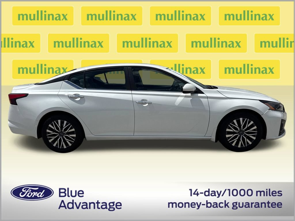 Used 2023 Nissan Altima 2.5 SV FWD image 2