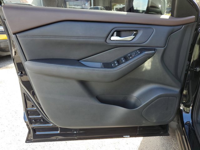 Used 2023 Nissan Rogue SV w/ SV Premium B Package image 16