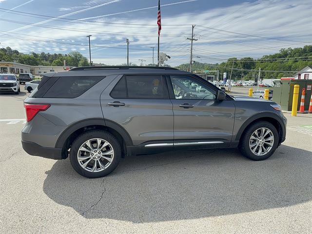Certified 2023 Ford Explorer XLT w/ Equipment Group 202A AWD/4WD image 3