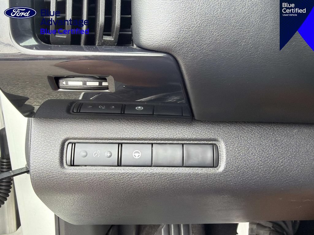 Used 2024 Nissan Pathfinder SV FWD image 31