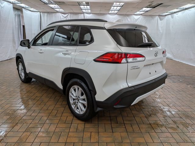 Used 2024 Toyota Corolla Cross LE image 3