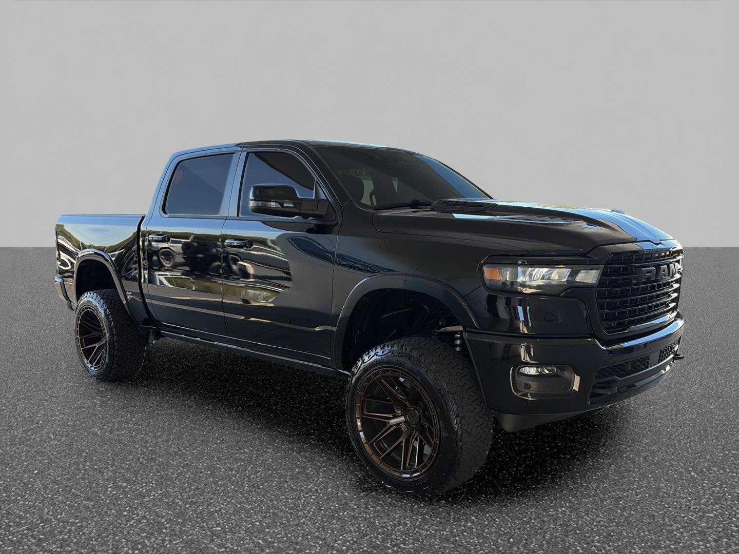 Used 2025 RAM 1500 Laramie w/ Night Edition AWD/4WD image 6