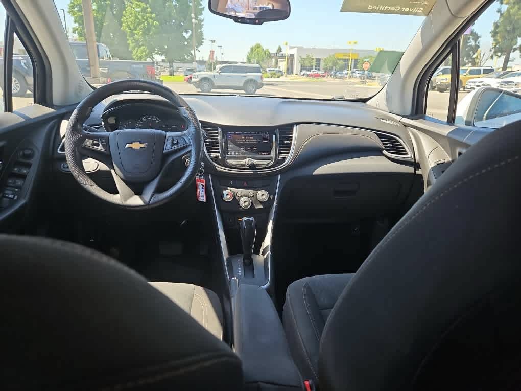 Used 2022 Chevrolet Trax LS w/ Tint and Cruise Package AWD/4WD image 10
