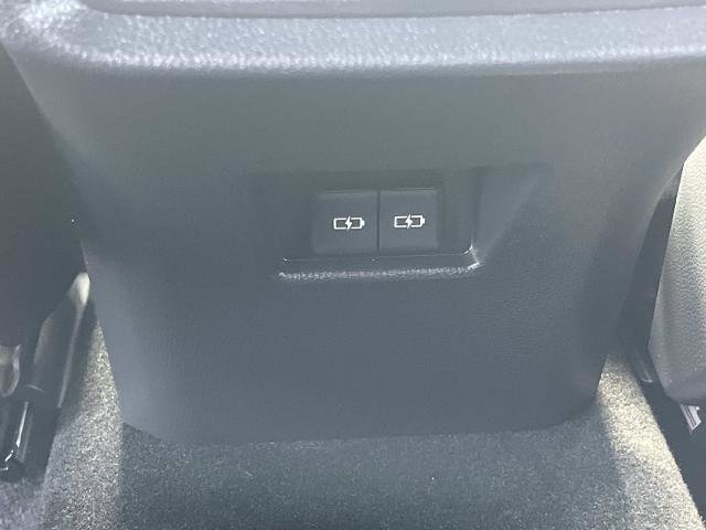 Used 2023 Toyota Venza XLE image 16