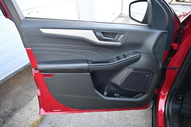 Certified 2022 Ford Escape SE w/ Cold Weather Package FWD image 18