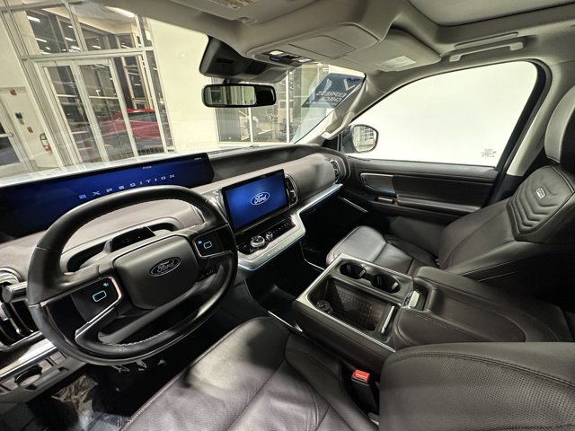 Certified 2025 Ford Expedition Platinum w/ Platinum Ultimate Package AWD/4WD image 13