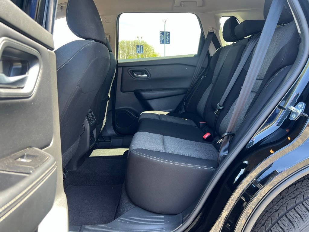 Used 2024 Nissan Rogue SV AWD/4WD image 32