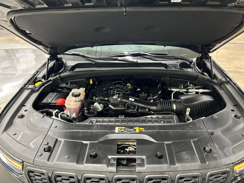 Used 2023 Jeep Grand Cherokee Altitude AWD/4WD image 29