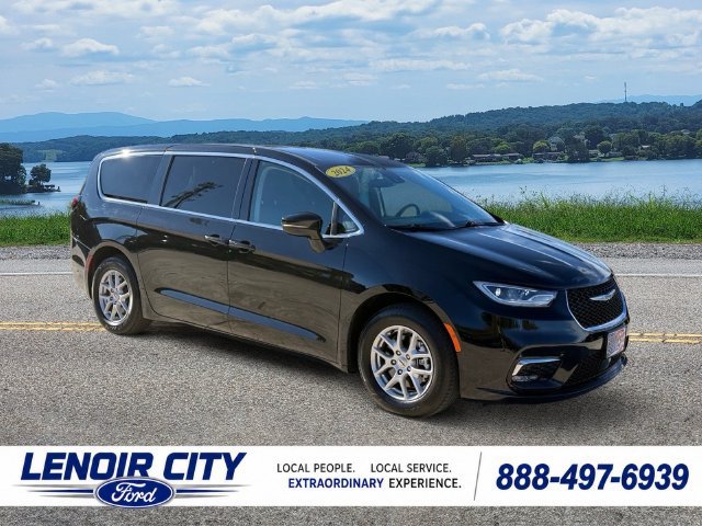 Used 2024 Chrysler Pacifica Touring-L FWD image 11