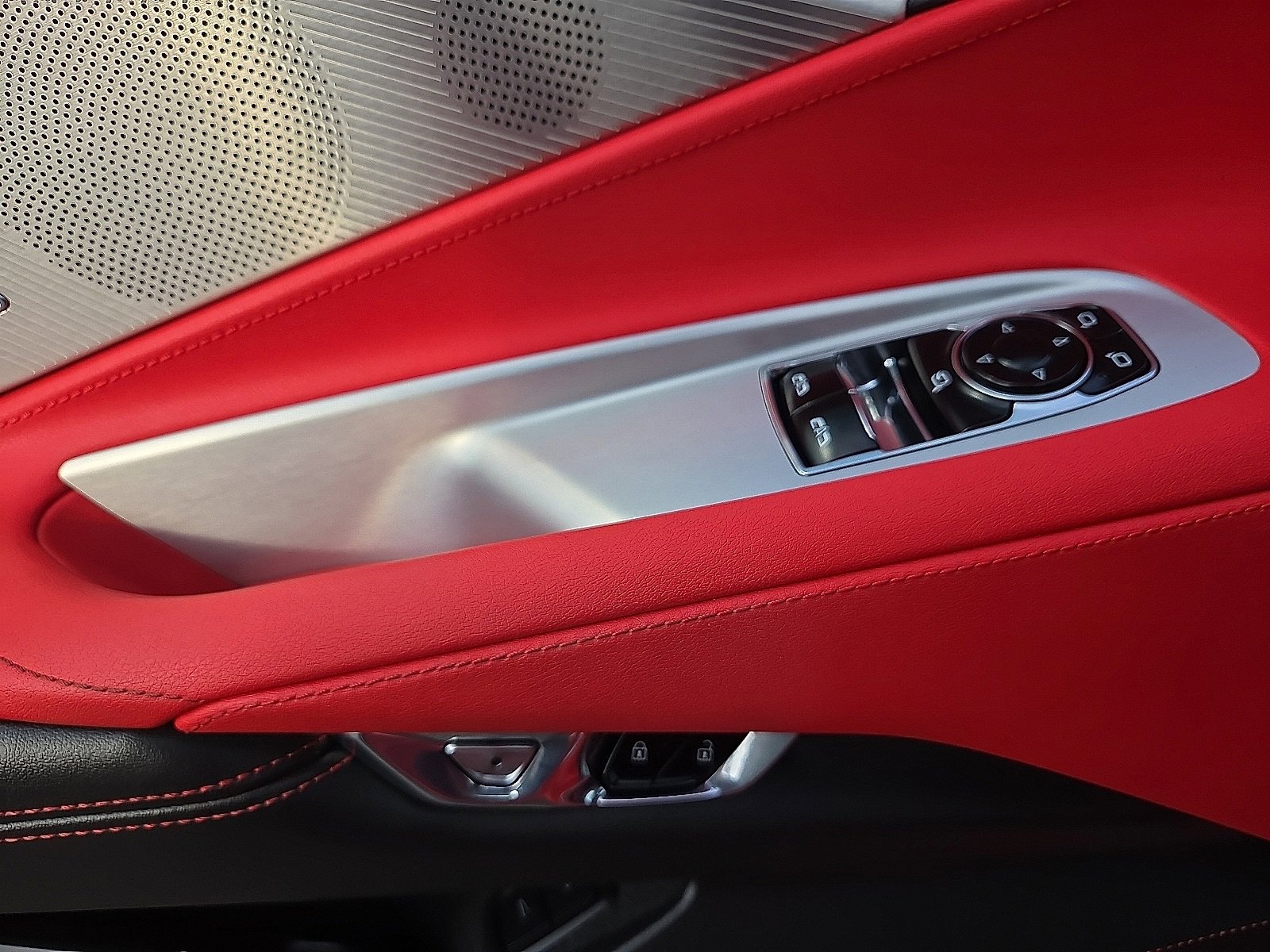 Used 2024 Chevrolet Corvette Stingray Preferred Cpe w/ 2LT image 12