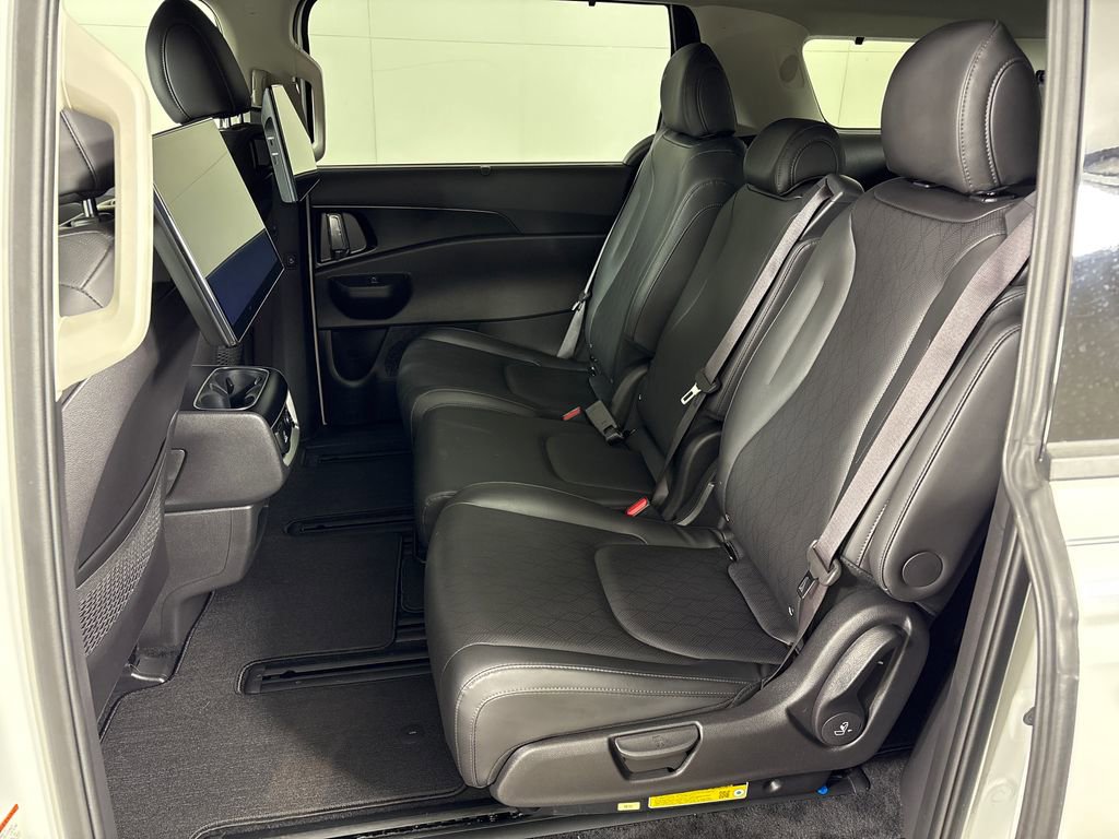 Used 2025 Kia Carnival SX FWD image 31