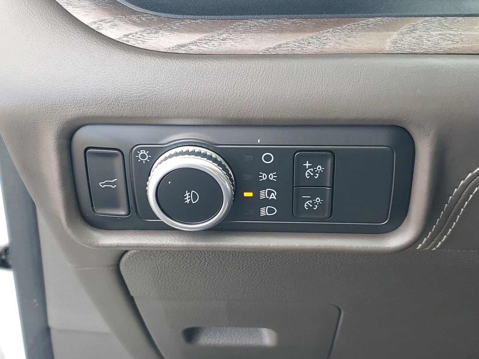 Certified 2022 Ford Explorer Platinum w/ Equipment Group 601A image 31