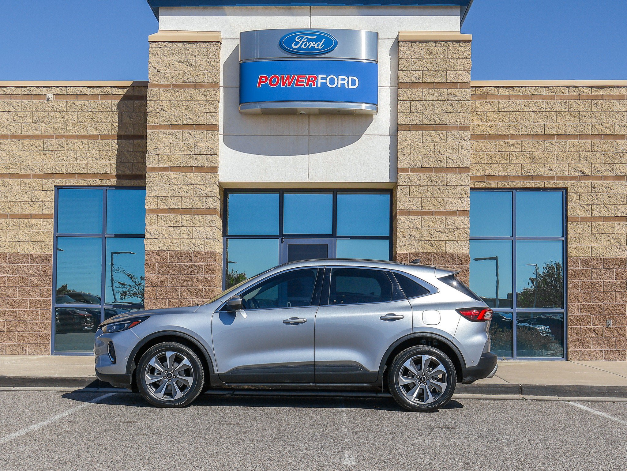 Certified 2023 Ford Escape Platinum w/ Premium Technology Package AWD/4WD image 9