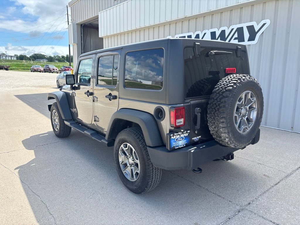 Used 2017 Jeep Wrangler Unlimited Rubicon w/ Max Tow Package AWD/4WD image 7