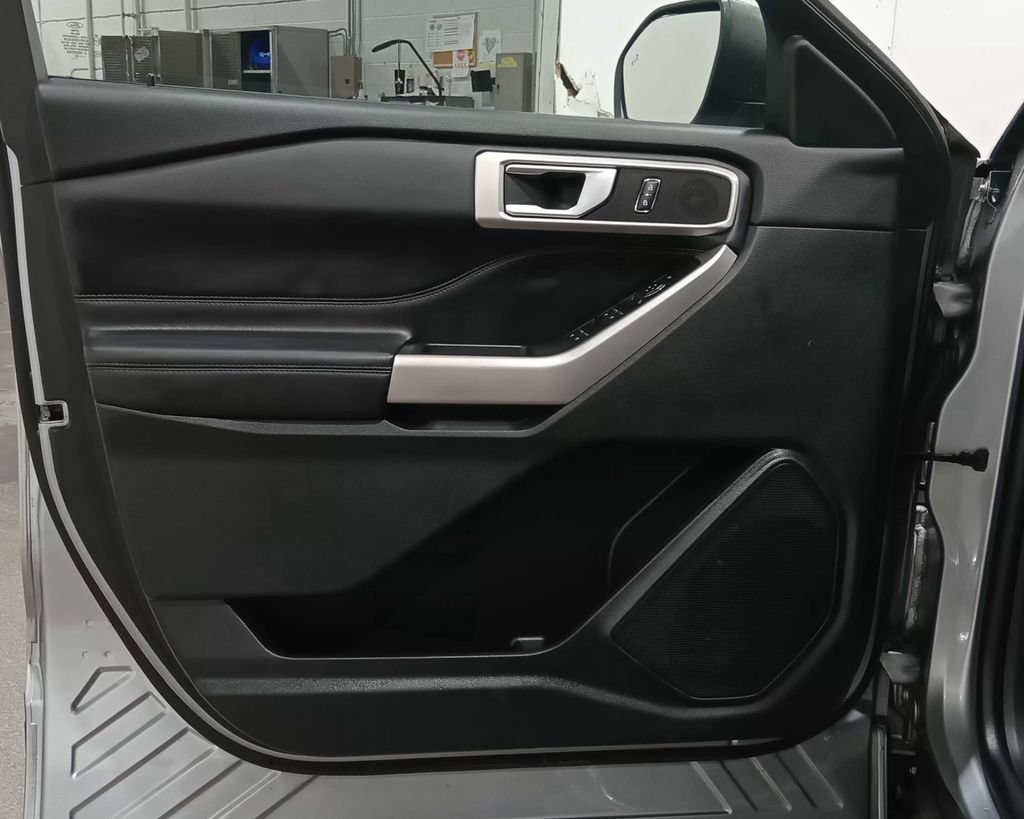 Certified 2023 Ford Explorer XLT w/ Equipment Group 202A AWD/4WD image 18
