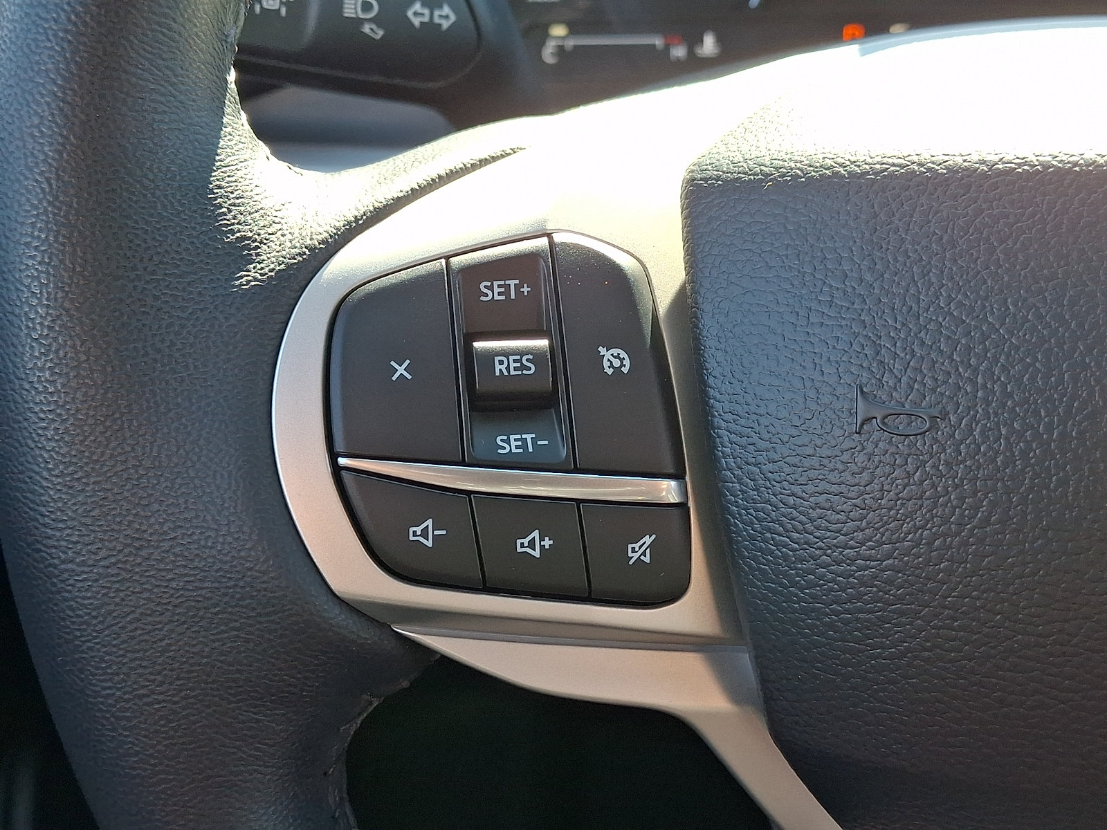 Certified 2023 Ford Explorer XLT w/ Equipment Group 202A AWD/4WD image 27