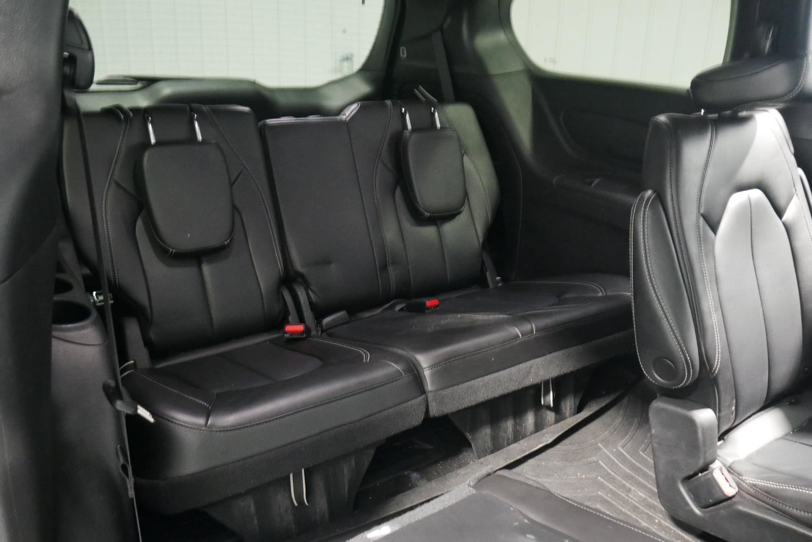 Used 2023 Chrysler Pacifica Touring-L w/ S Appearance Package image 19