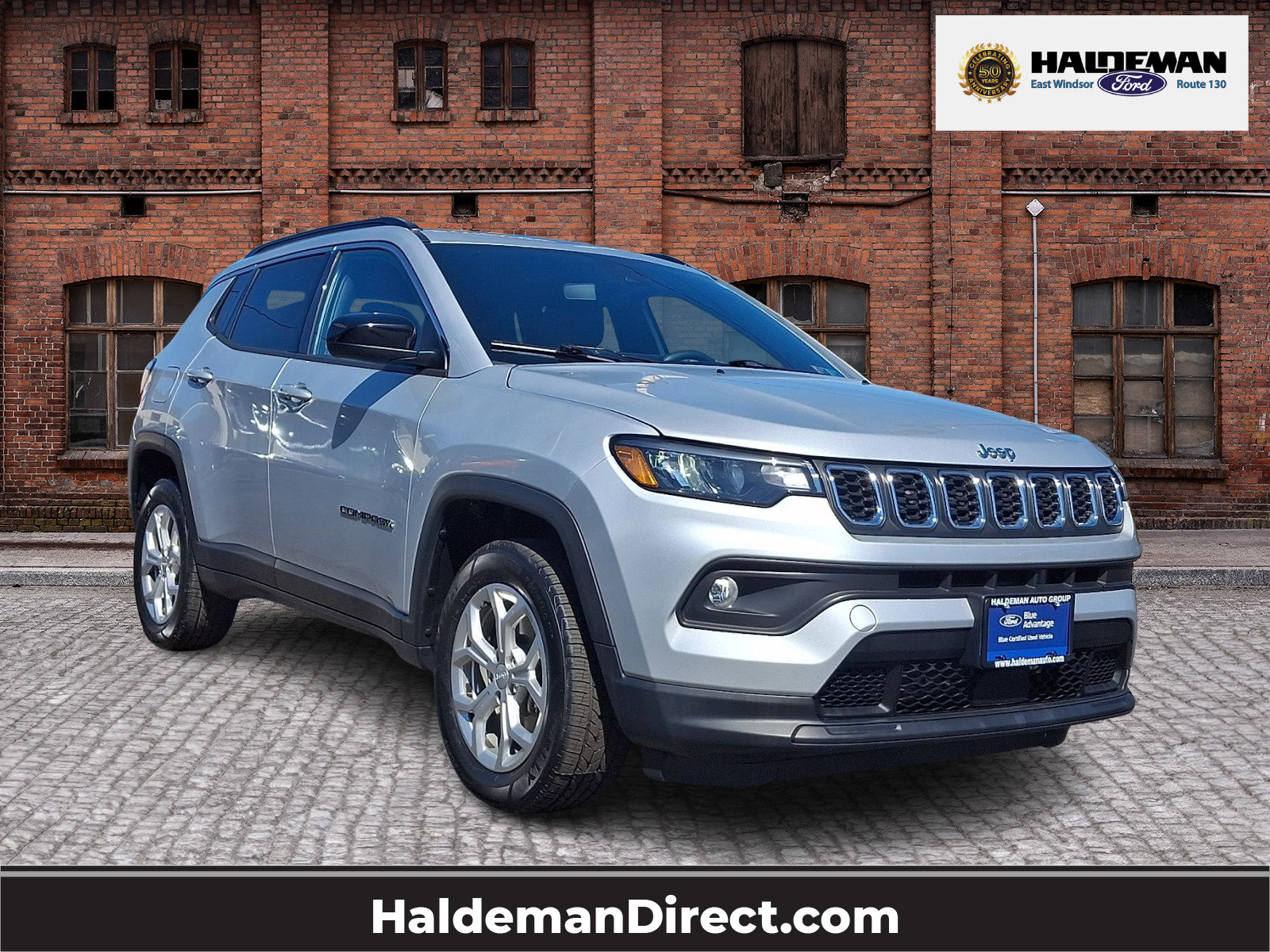 Used 2024 Jeep Compass Latitude AWD/4WD image 1