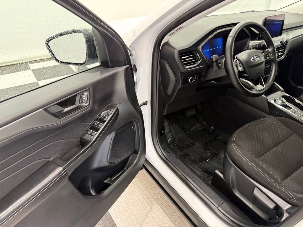 Certified 2025 Ford Escape Active AWD/4WD image 33
