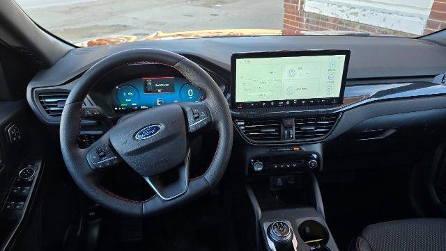 Certified 2025 Ford Escape ST-Line Elite image 9