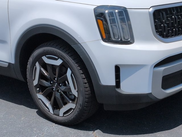 Used 2024 Kia Telluride EX w/ EX Captain's Chair Package FWD image 10