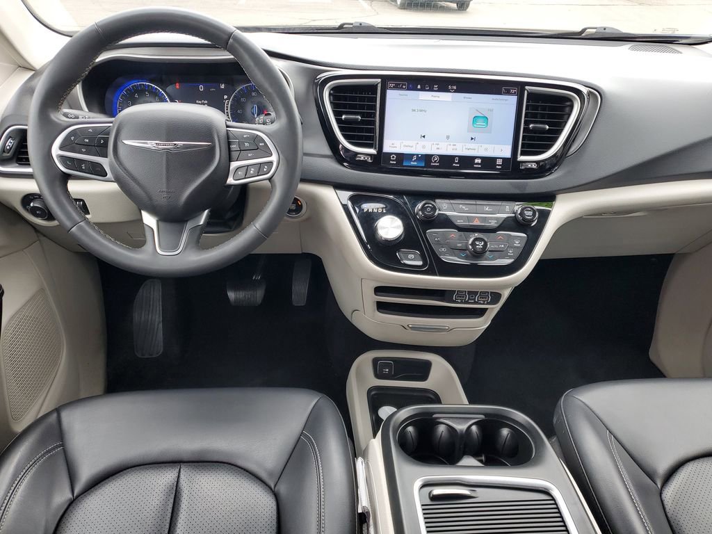 Used 2023 Chrysler Pacifica Touring-L image 25