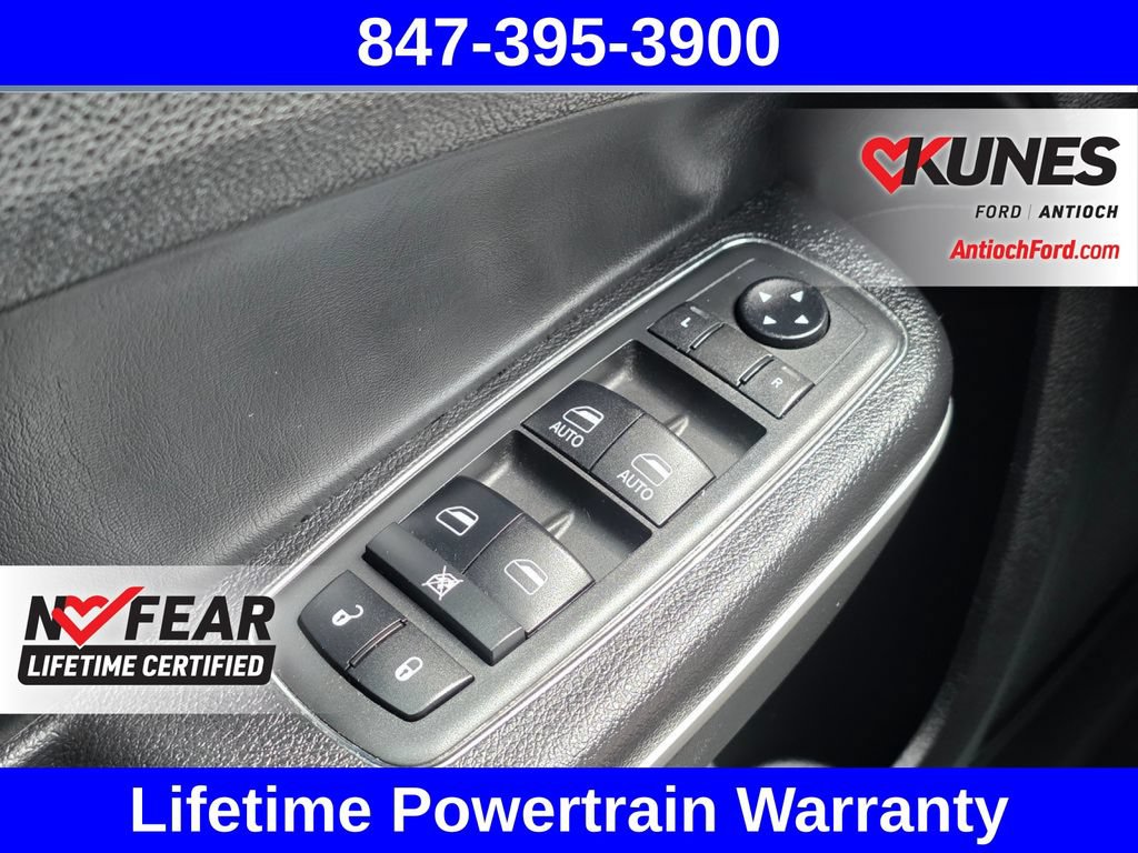 Used 2019 Chrysler 300 S AWD/4WD image 38