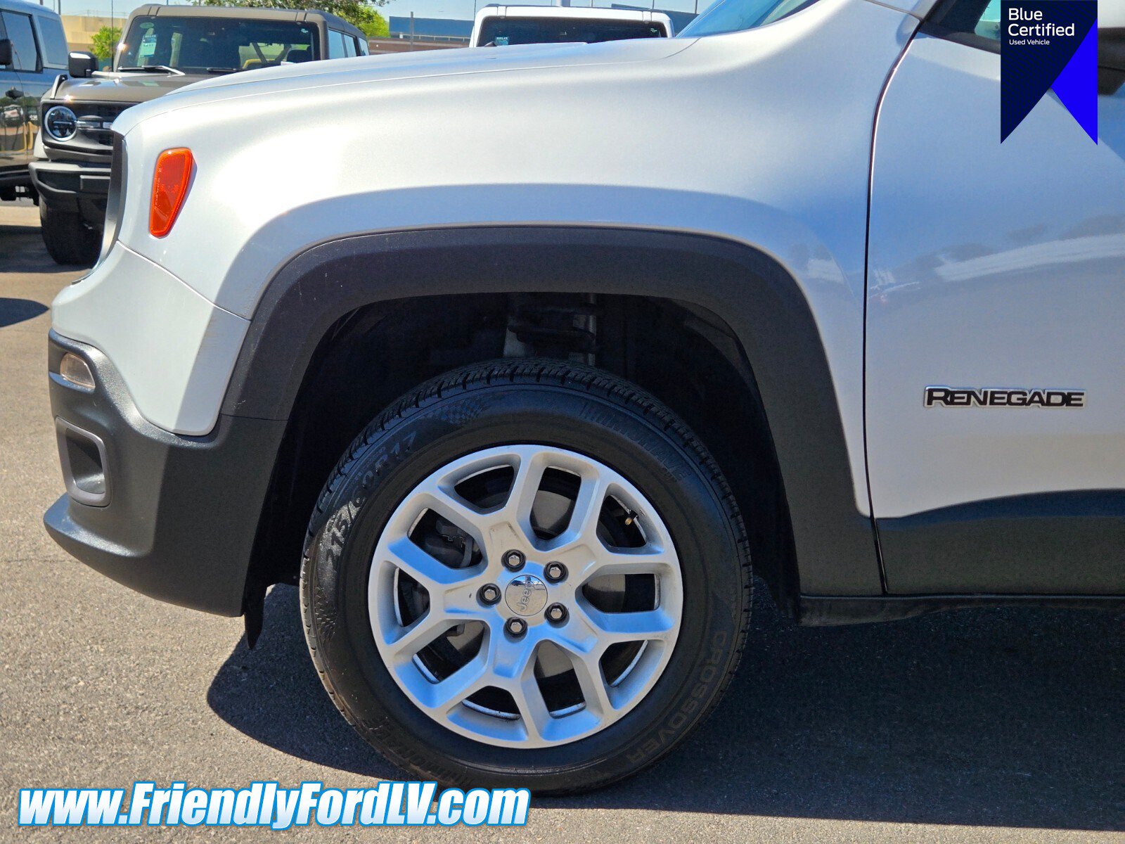 Used 2017 Jeep Renegade Latitude AWD/4WD image 8