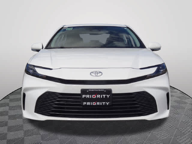 Used 2025 Toyota Camry LE FWD image 5