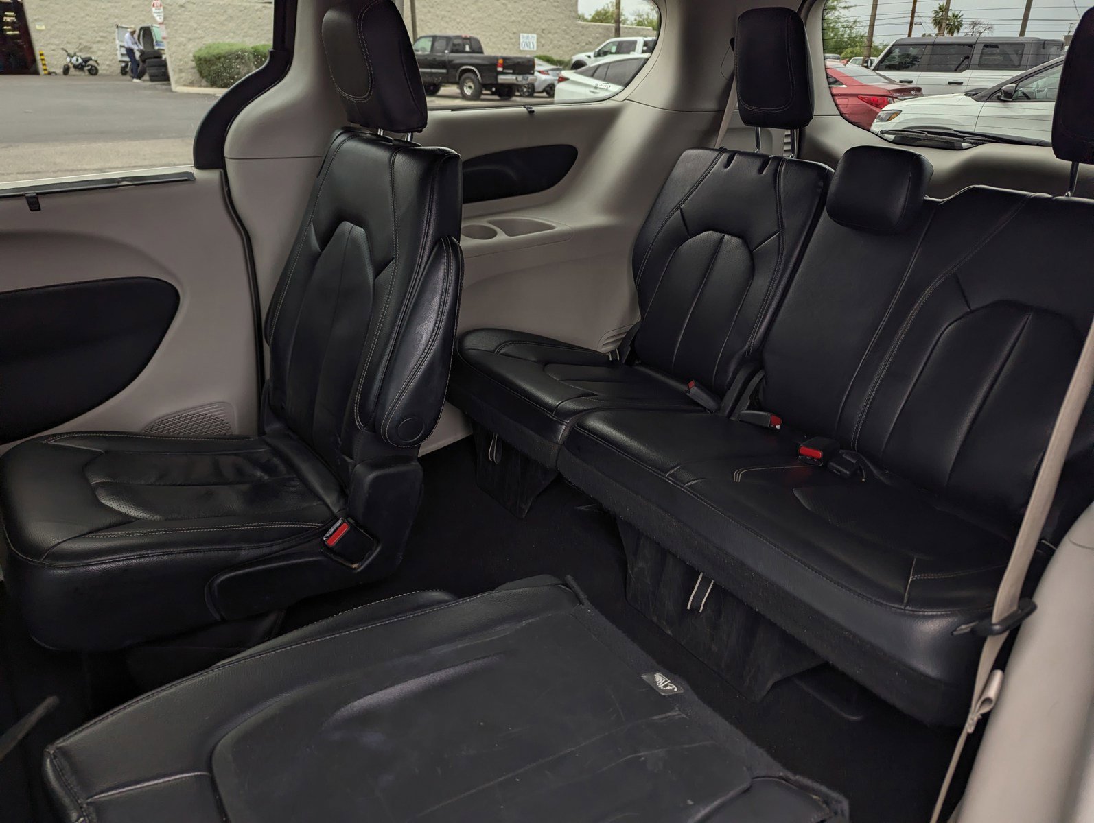 Used 2022 Chrysler Pacifica Touring-L FWD image 8