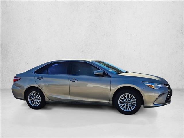 Used 2017 Toyota Camry LE image 3