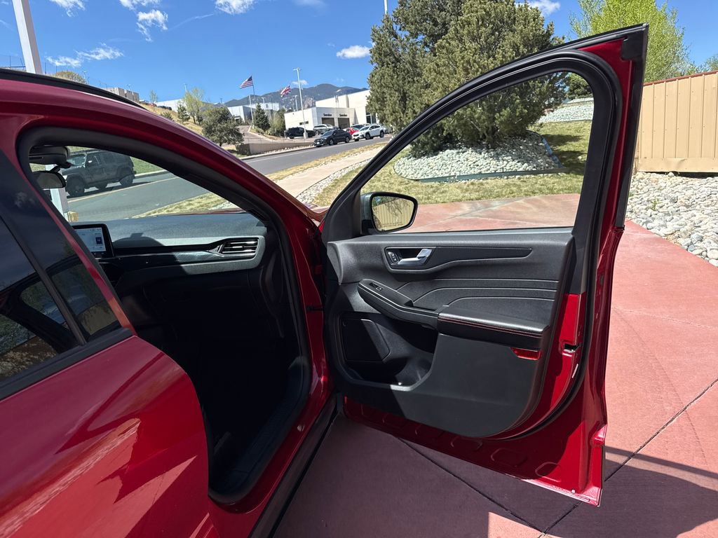 Certified 2025 Ford Escape ST-Line AWD/4WD image 27