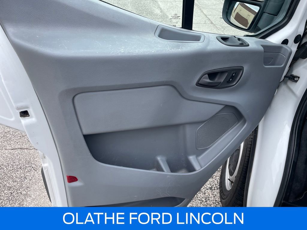 Certified 2017 Ford Transit 250 130 Low Roof RWD image 18