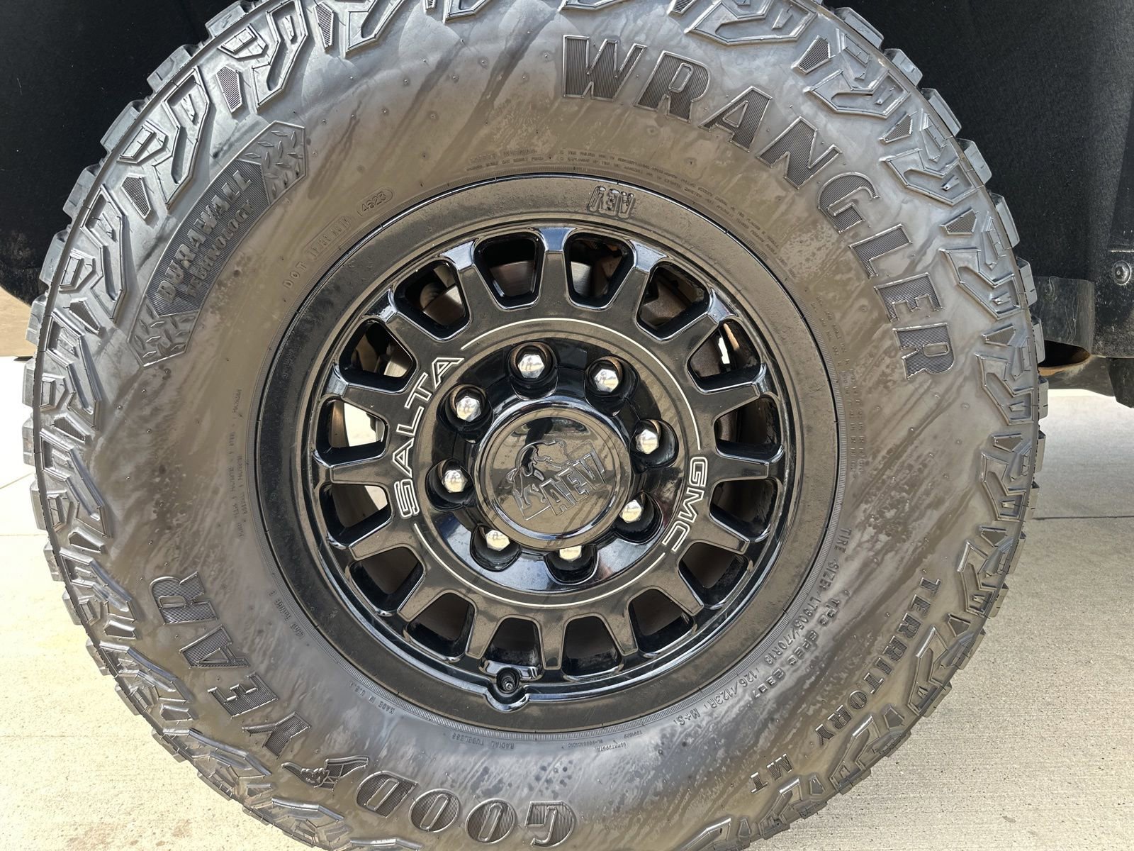 Used 2024 GMC Sierra 2500 AT4X w/ AT4X AEV Edition image 11