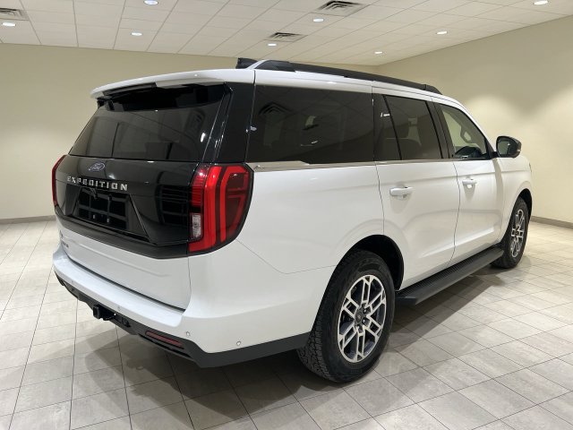 Certified 2025 Ford Expedition Active AWD/4WD image 5