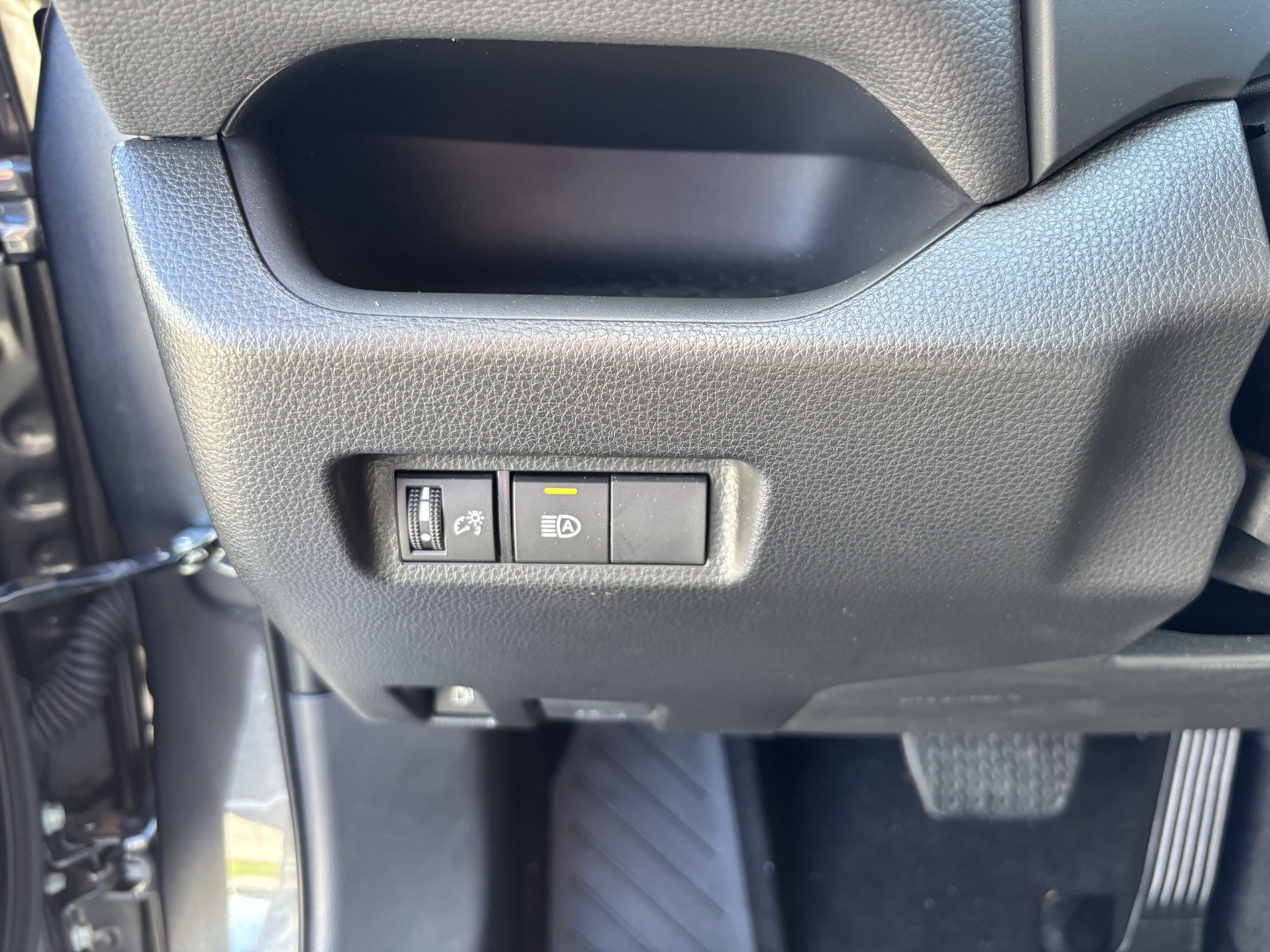 Used 2025 Toyota RAV4 XLE AWD/4WD image 15
