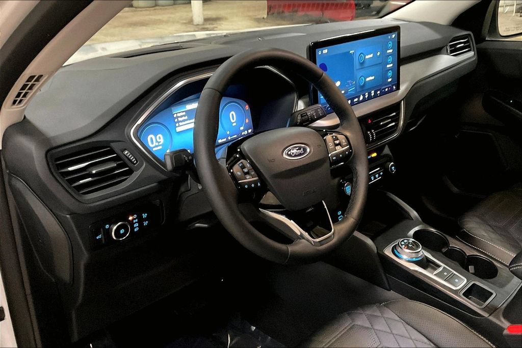 Certified 2023 Ford Escape Platinum w/ Premium Technology Package AWD/4WD image 13