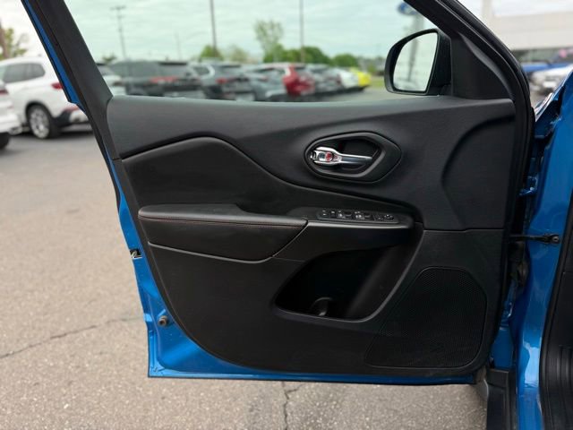 Used 2020 Jeep Cherokee Trailhawk w/ Cold Weather Group AWD/4WD image 10