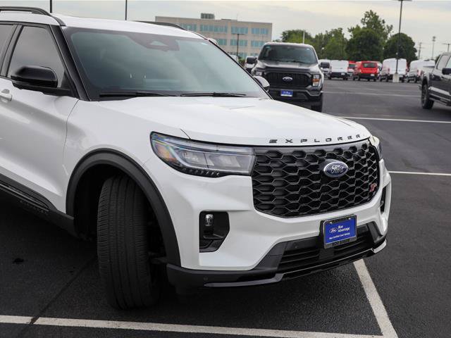 Certified 2025 Ford Explorer ST AWD/4WD image 7